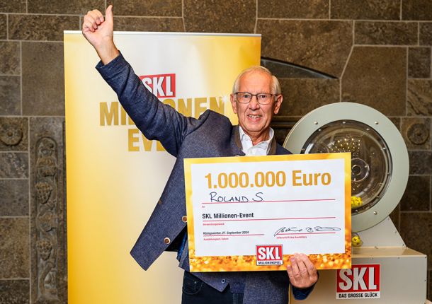 Neu-Millionär Roland S. freut sich über 1 Million € für sich und seine Spielgemeinschaft.