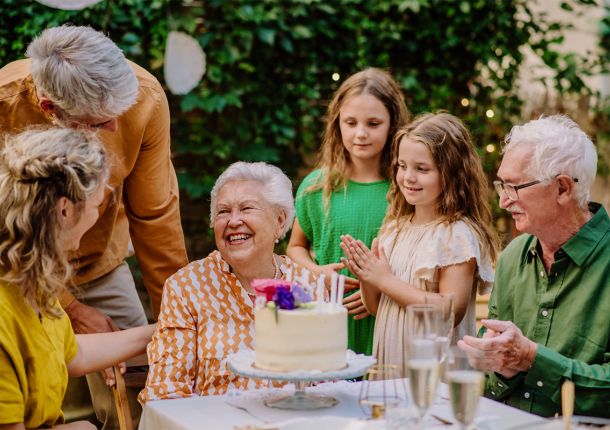 Glöckle-Mitspielerin freut sich mit Familie über ihren Gewinn von 240.000 €