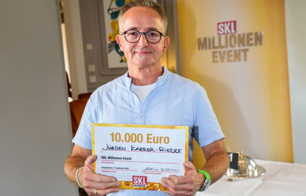 Glöckle-Mitspieler Jürgen Karrer-Riedke freute sich beim SKL-Millionen-Event über 10.000 € für die Reisekasse.