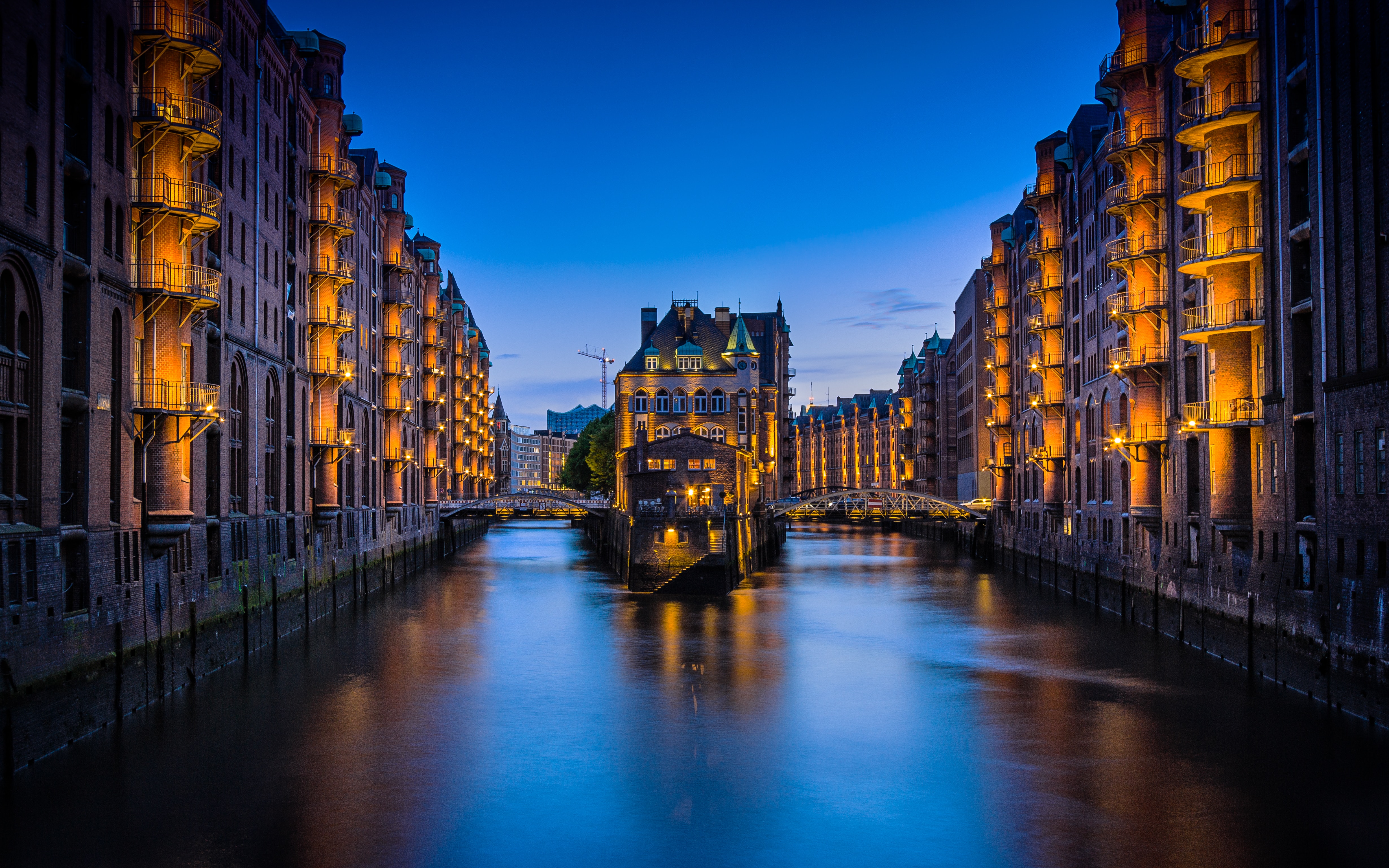 Brücke mit Wasser