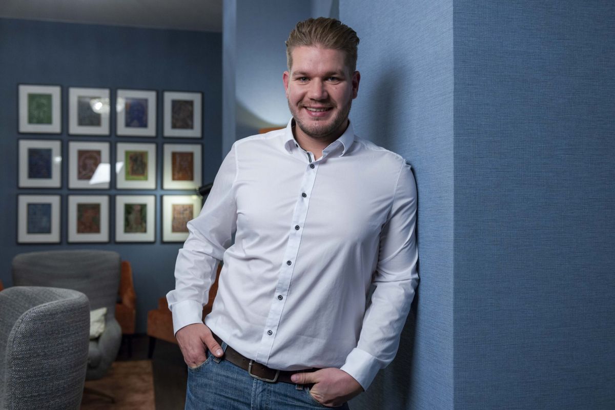 Mann in der Wohnung