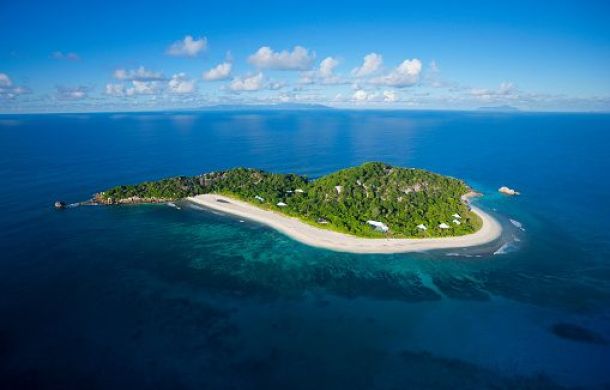 Luftaufnahme der Cousine Insel auf den Seychellen.