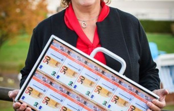 1 Millionen Geldkoffer beim SKL Millionenevent