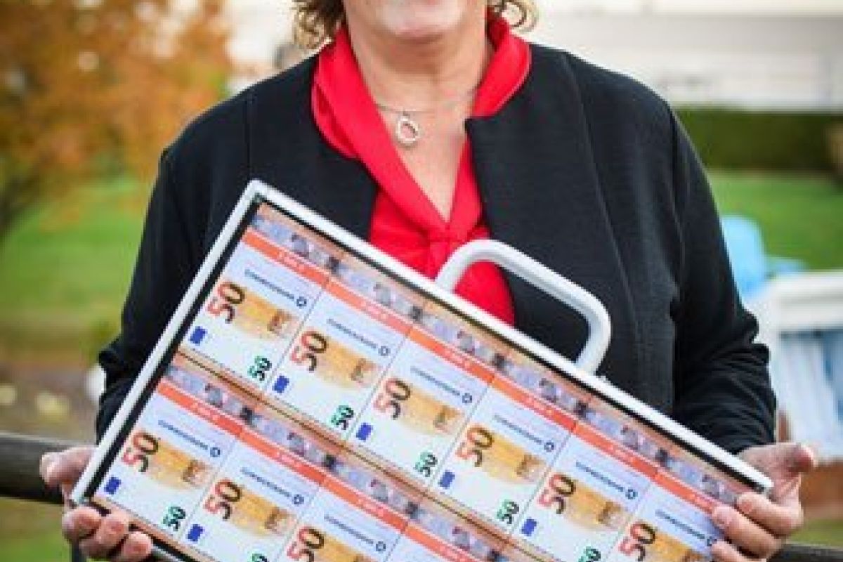 1 Millionen Geldkoffer beim SKL Millionenevent